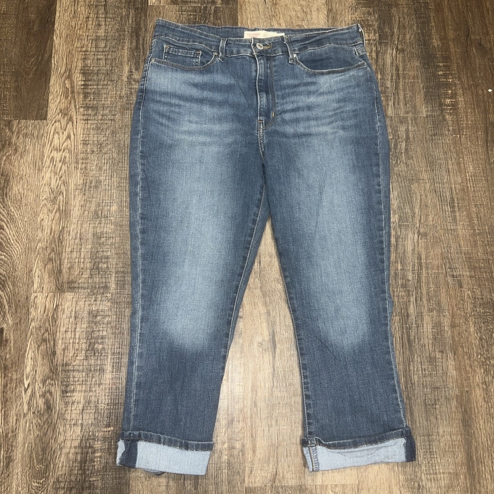 Signature by Levi Strauss Co~size 12~Womens Mid Rise Capri Jeans Blue Denim